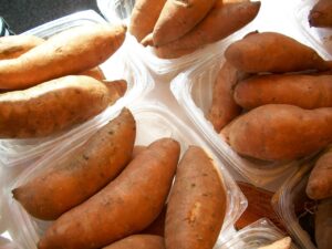sweet-potatoes-yams-vegetables-996